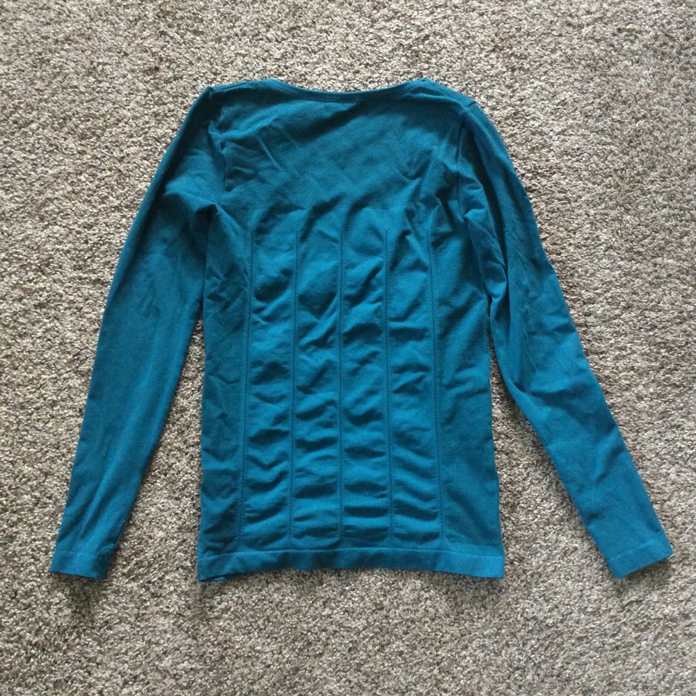Fabletics Delta L/S Top - Picture 6 of 9